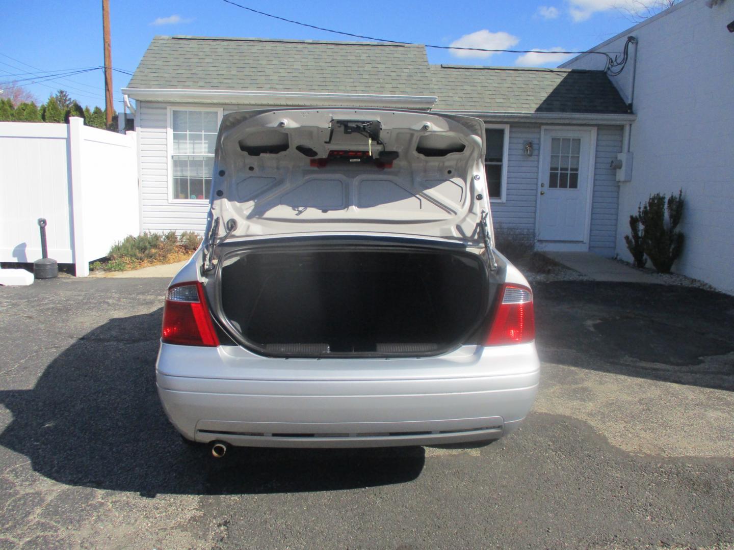 2007 SILVER Ford Focus (1FAHP34N27W) with an 2.0L L4 DOHC 16V engine, AUTOMATIC transmission, located at 540a Delsea Drive, Sewell, NJ, 08080, (856) 589-6888, 39.752560, -75.111206 - Photo#25